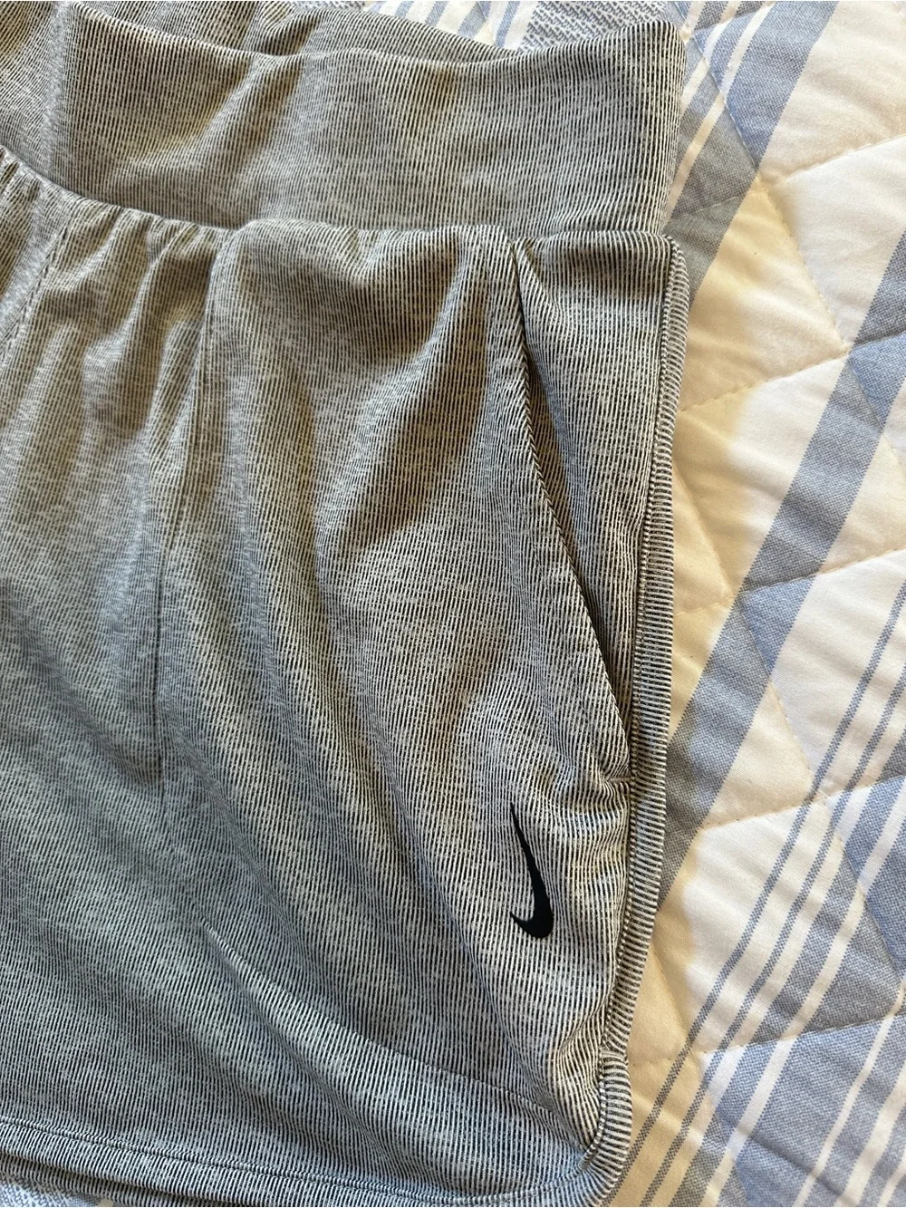 Nike Dri-FIT Gray Athletic Running Shorts Women’s Medium Pockets